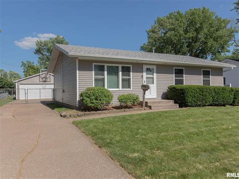 It contains 4 bedrooms and 4 bathrooms. . Zillow bettendorf